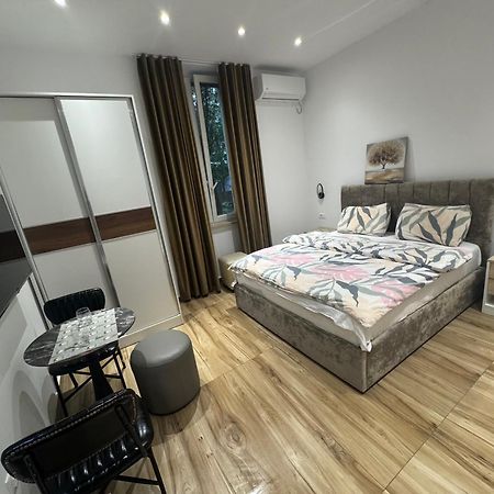 Vila 21 At Blloku Area Тирана Экстерьер фото