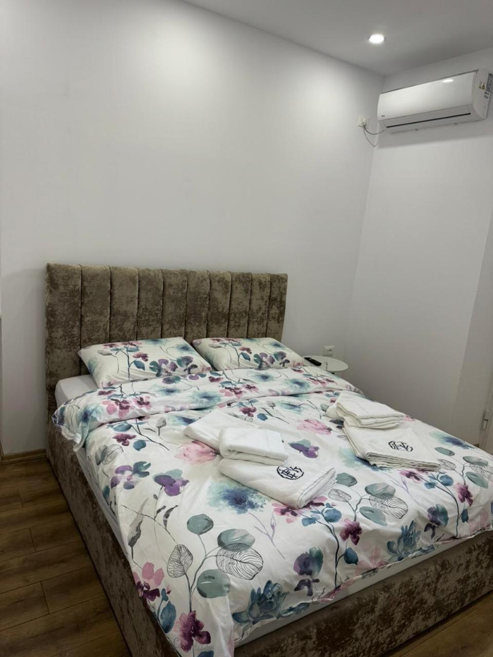 Vila 21 At Blloku Area Тирана Экстерьер фото