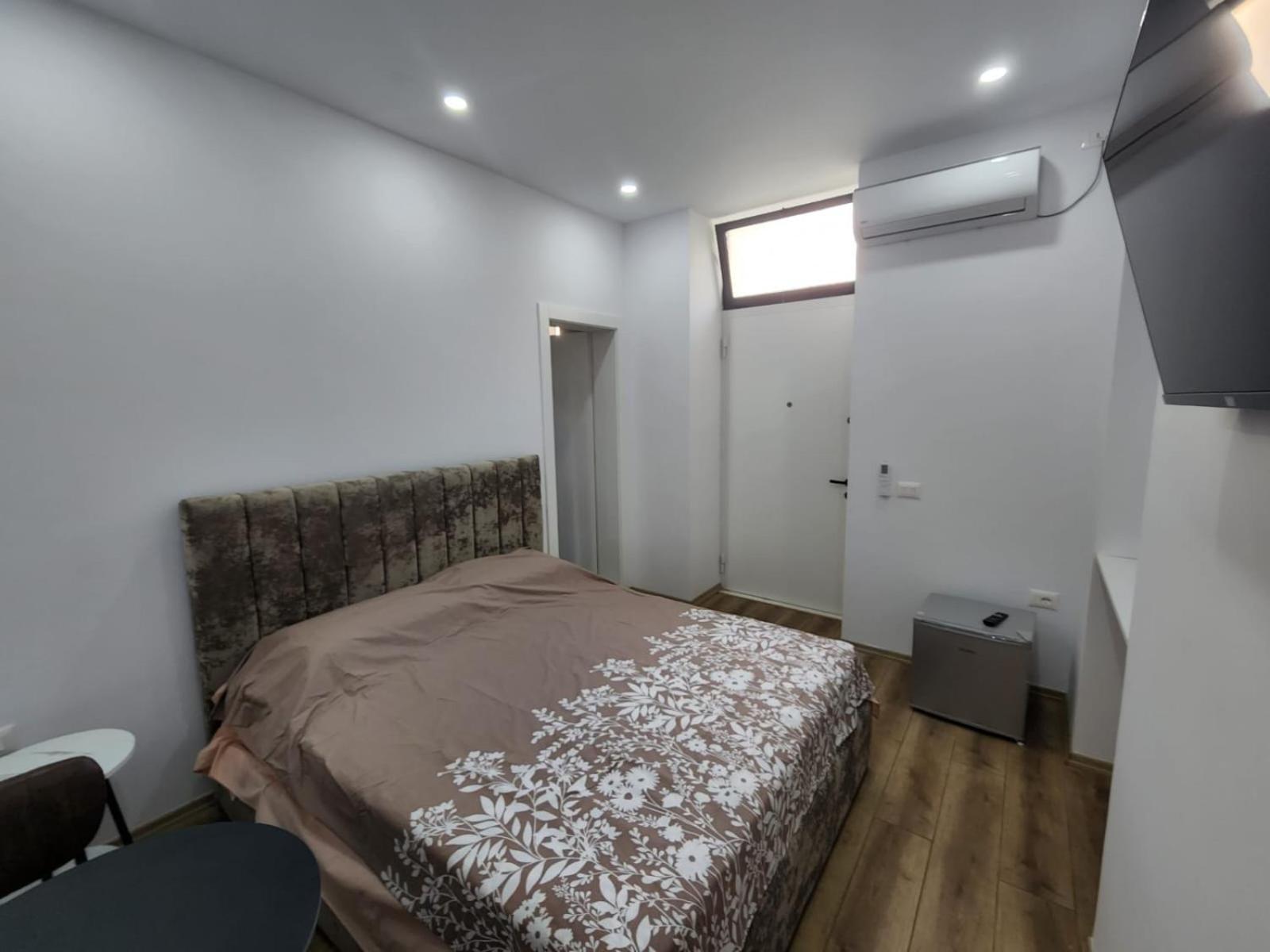 Vila 21 At Blloku Area Тирана Экстерьер фото