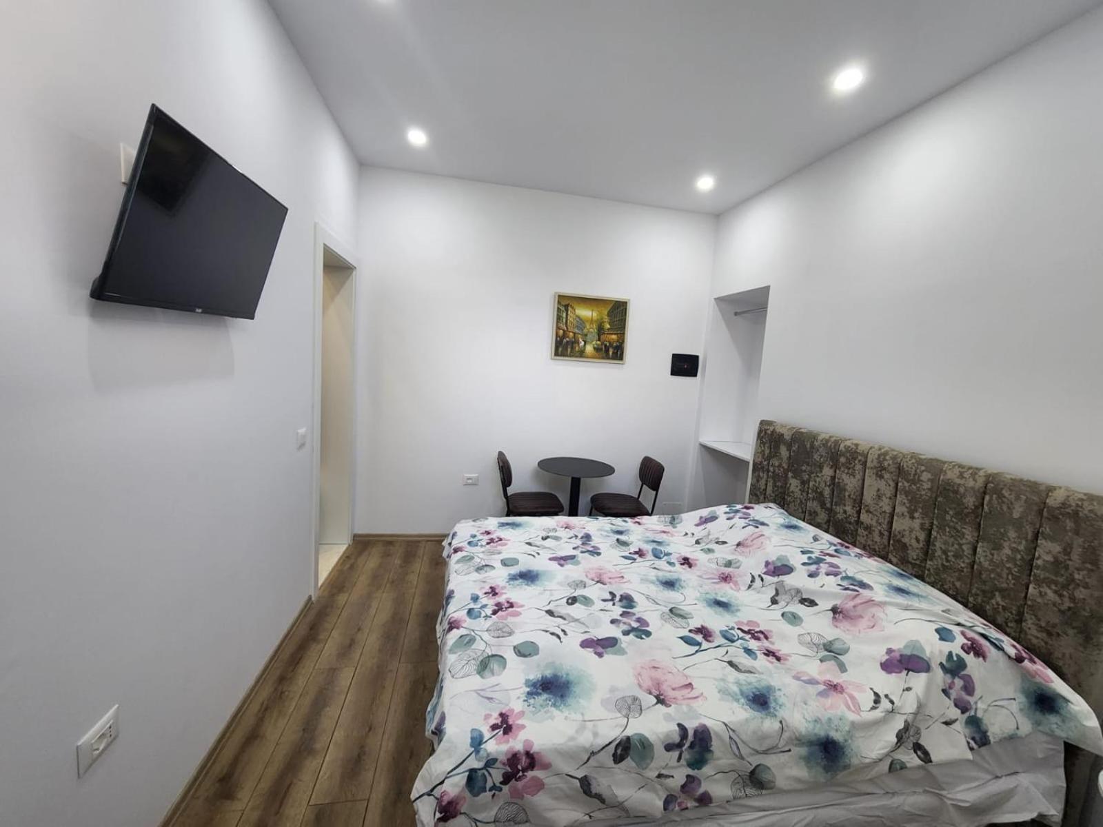 Vila 21 At Blloku Area Тирана Экстерьер фото