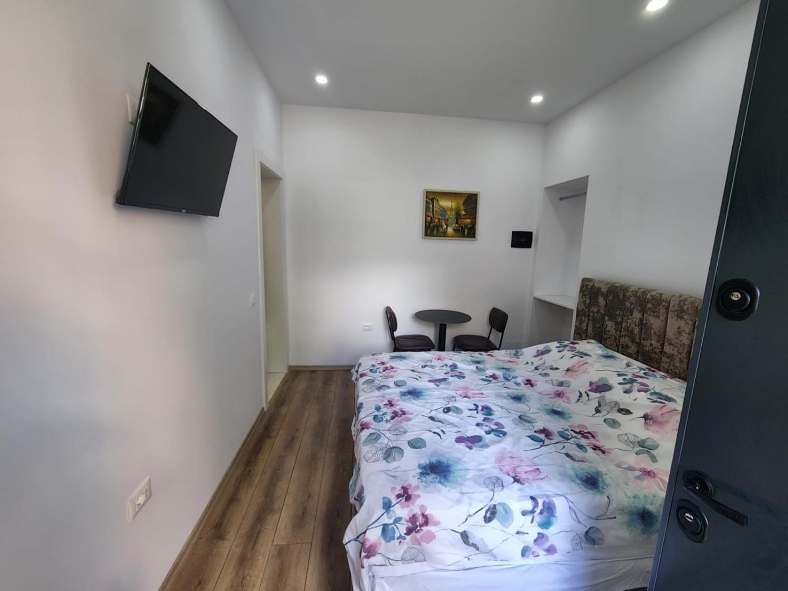Vila 21 At Blloku Area Тирана Экстерьер фото