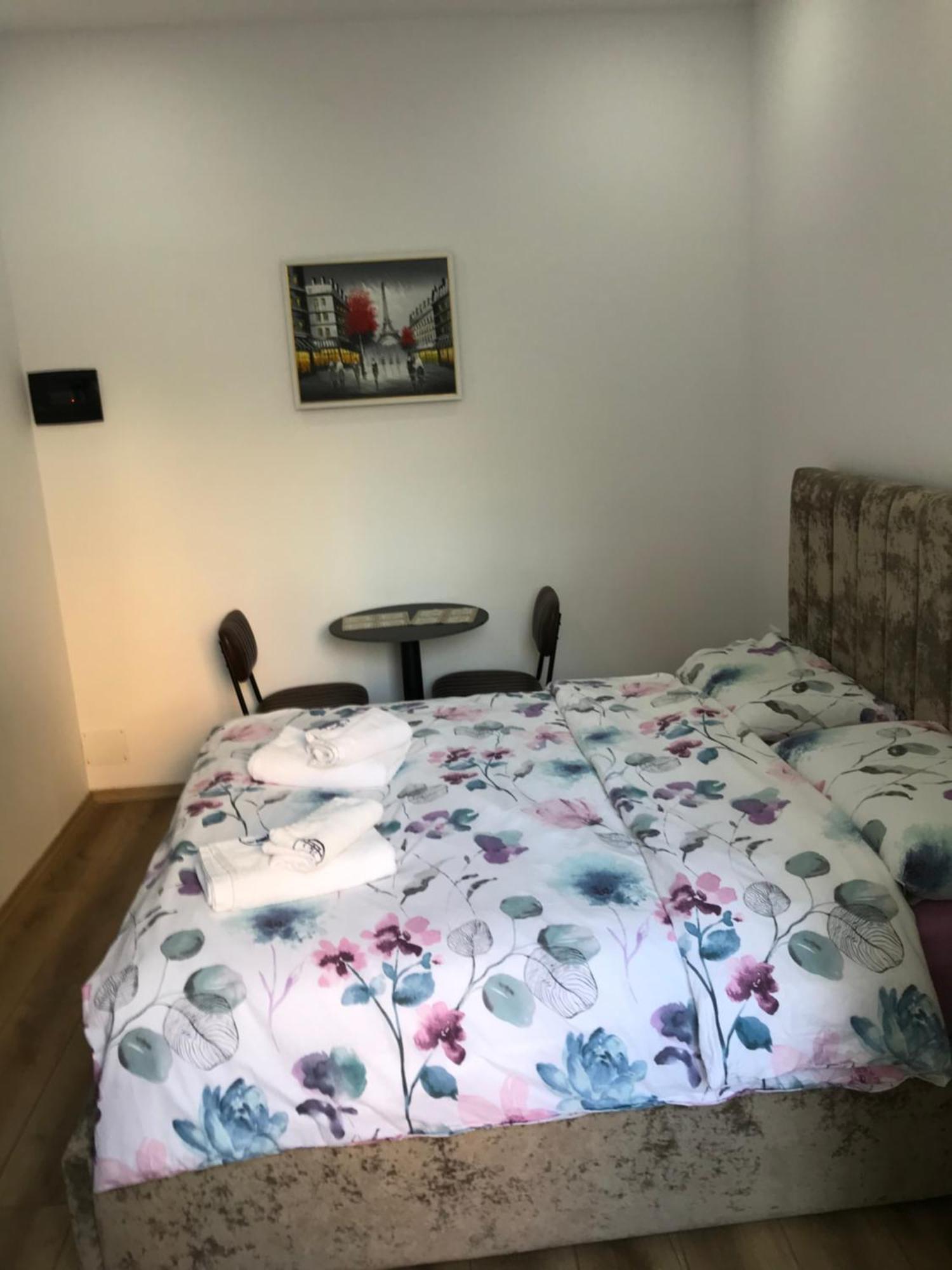 Vila 21 At Blloku Area Тирана Экстерьер фото
