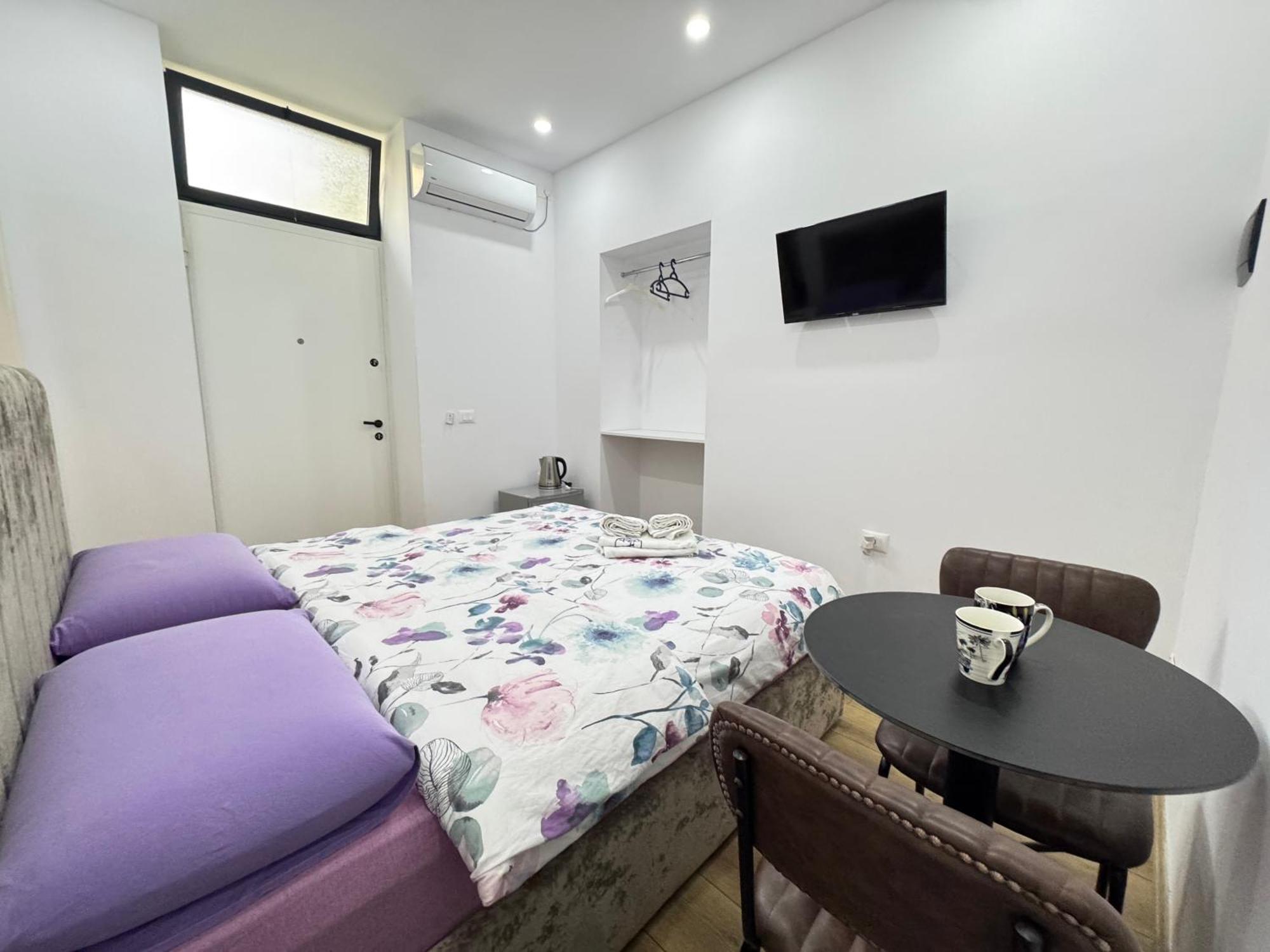 Vila 21 At Blloku Area Тирана Экстерьер фото
