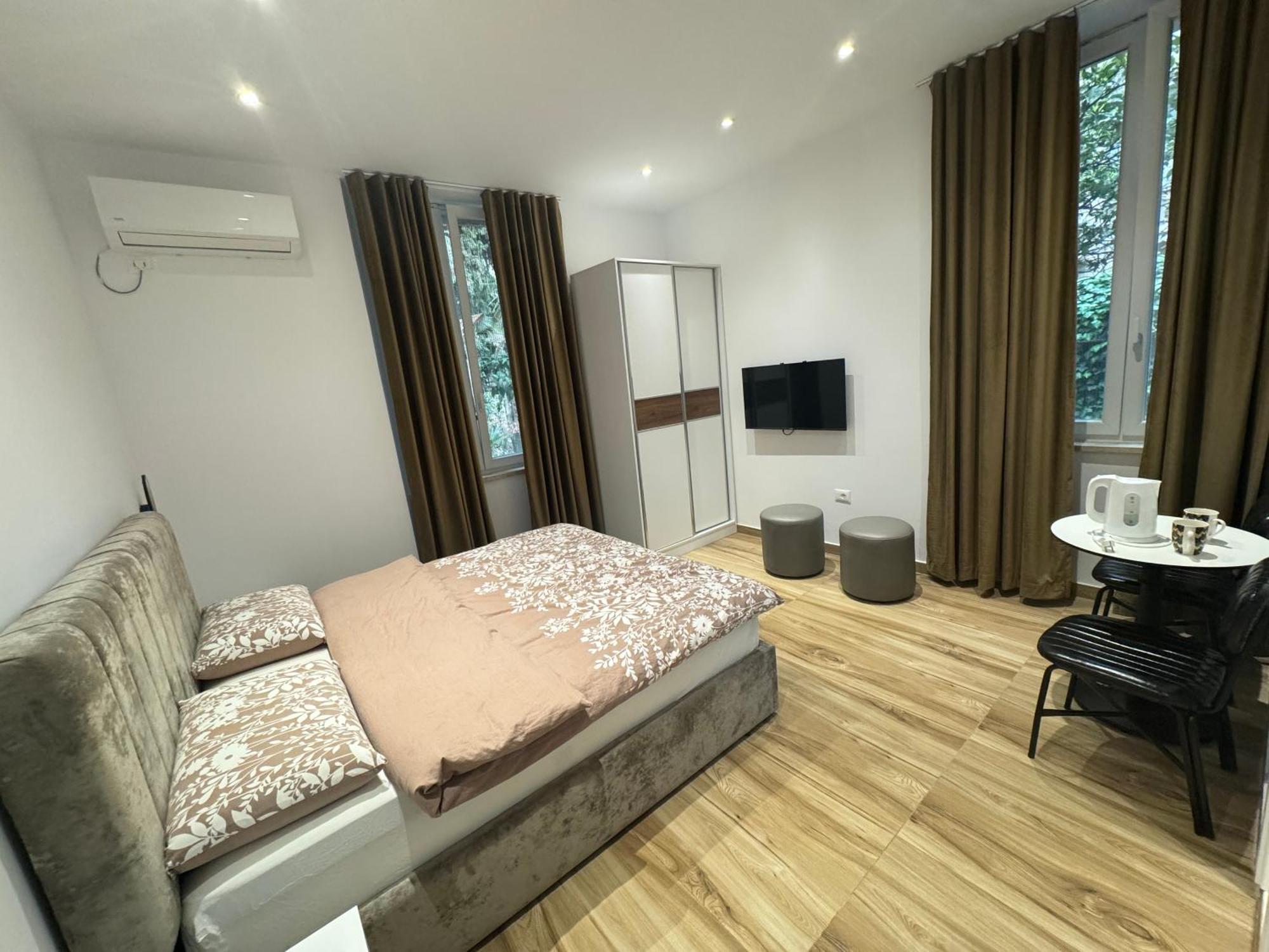 Vila 21 At Blloku Area Тирана Экстерьер фото