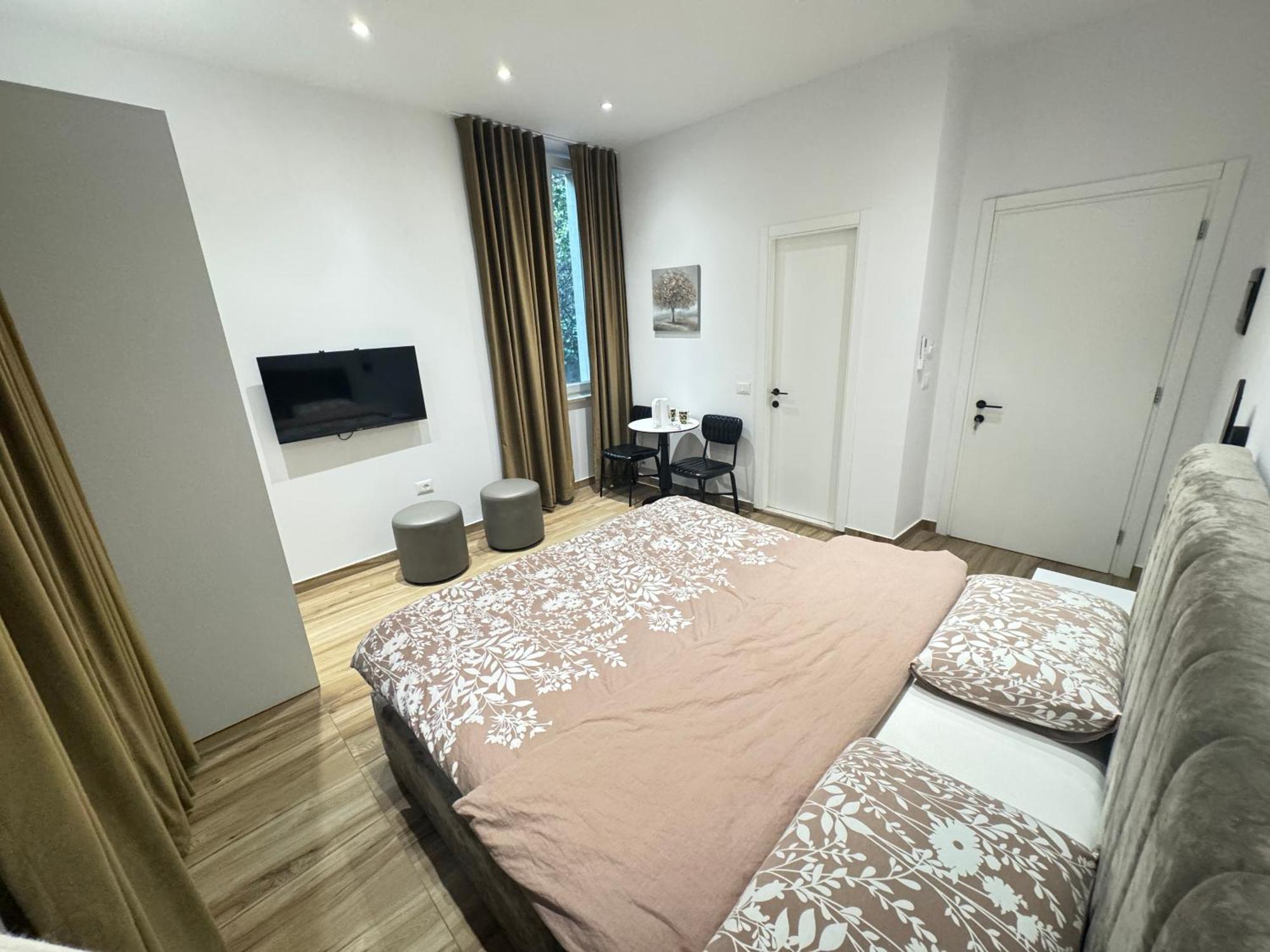 Vila 21 At Blloku Area Тирана Экстерьер фото