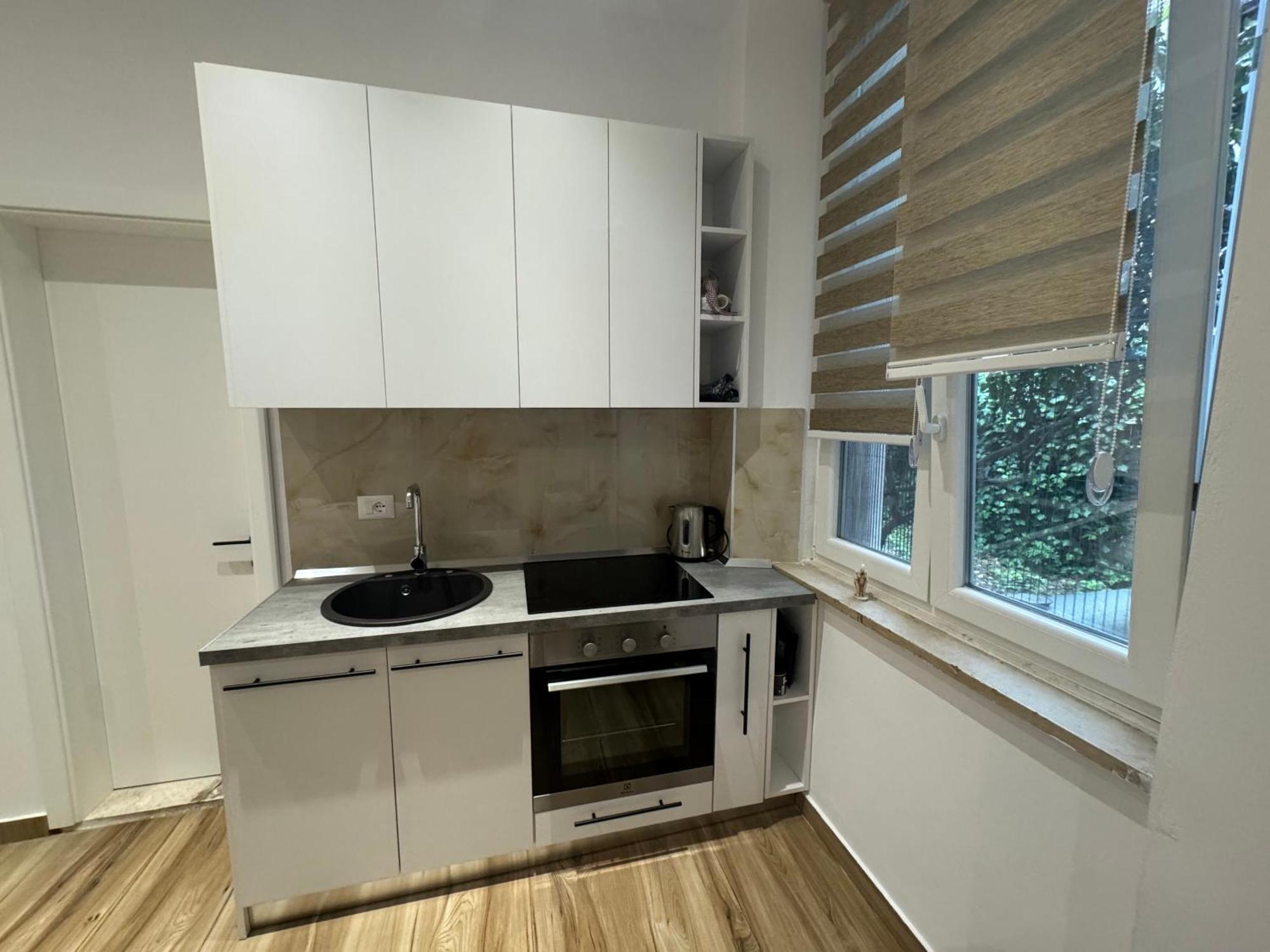 Vila 21 At Blloku Area Тирана Экстерьер фото
