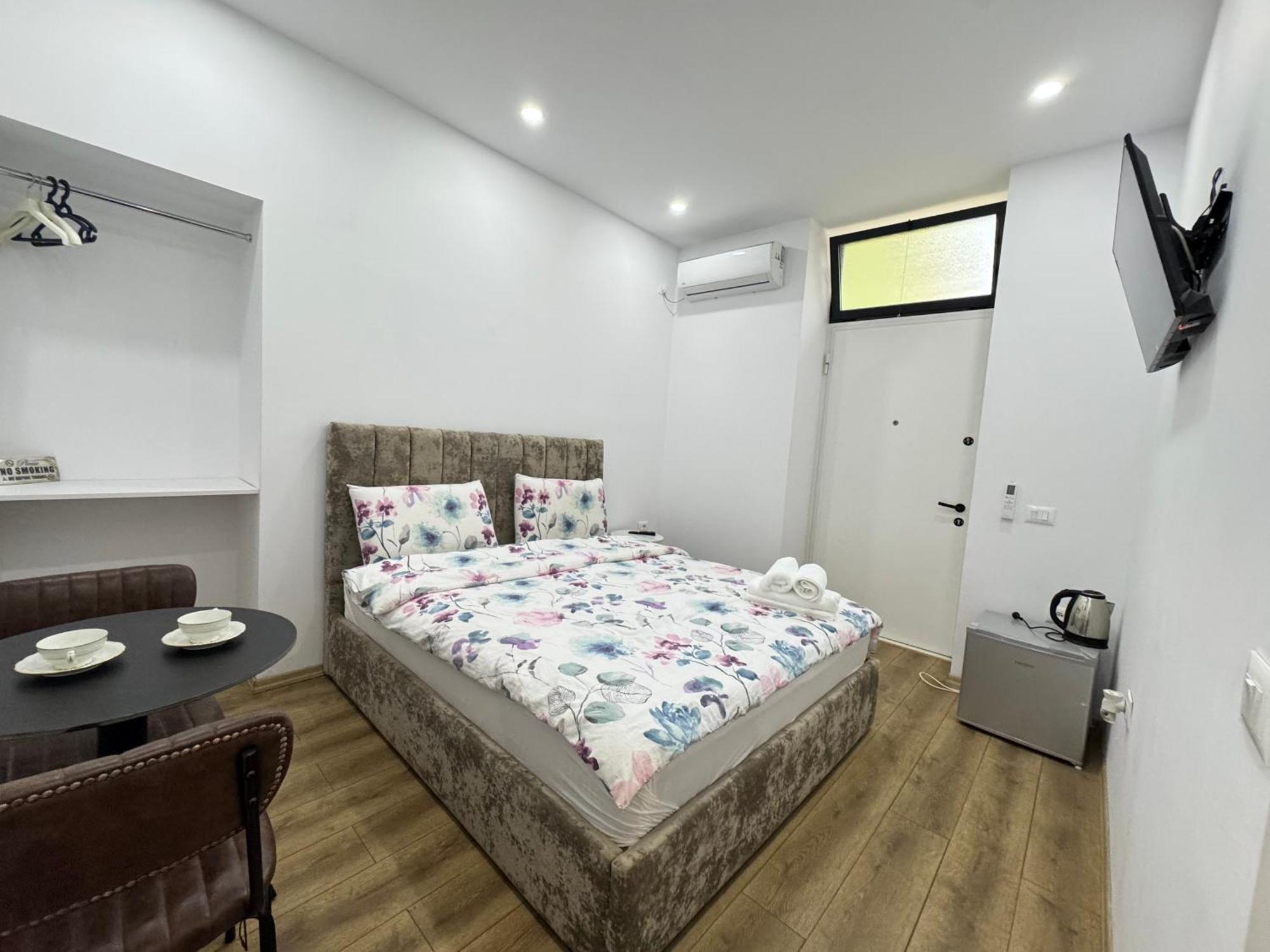 Vila 21 At Blloku Area Тирана Экстерьер фото