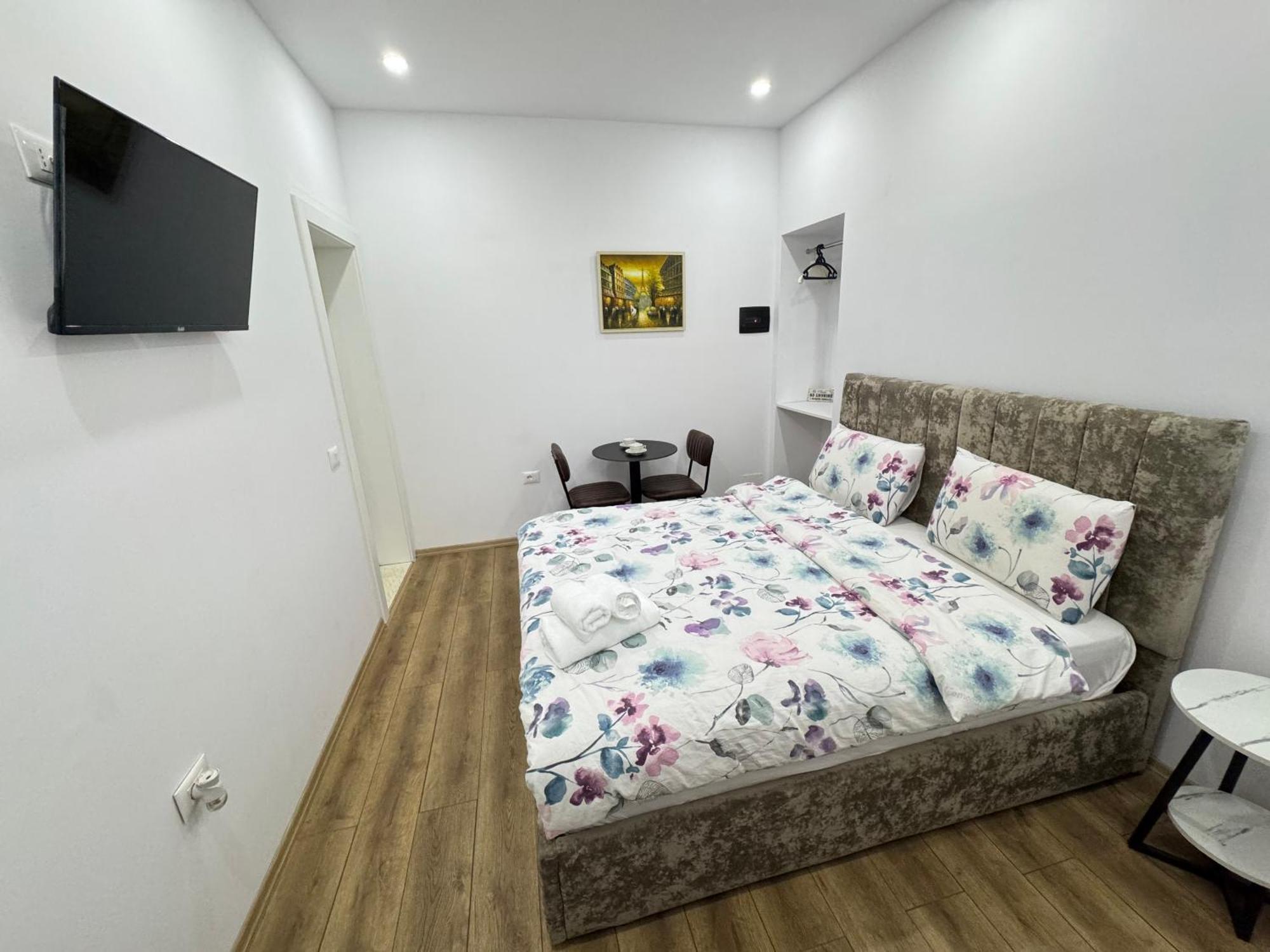 Vila 21 At Blloku Area Тирана Экстерьер фото